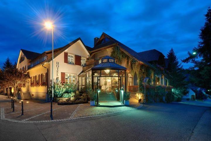 Hotel-Restaurant Adler Лар Екстериор снимка