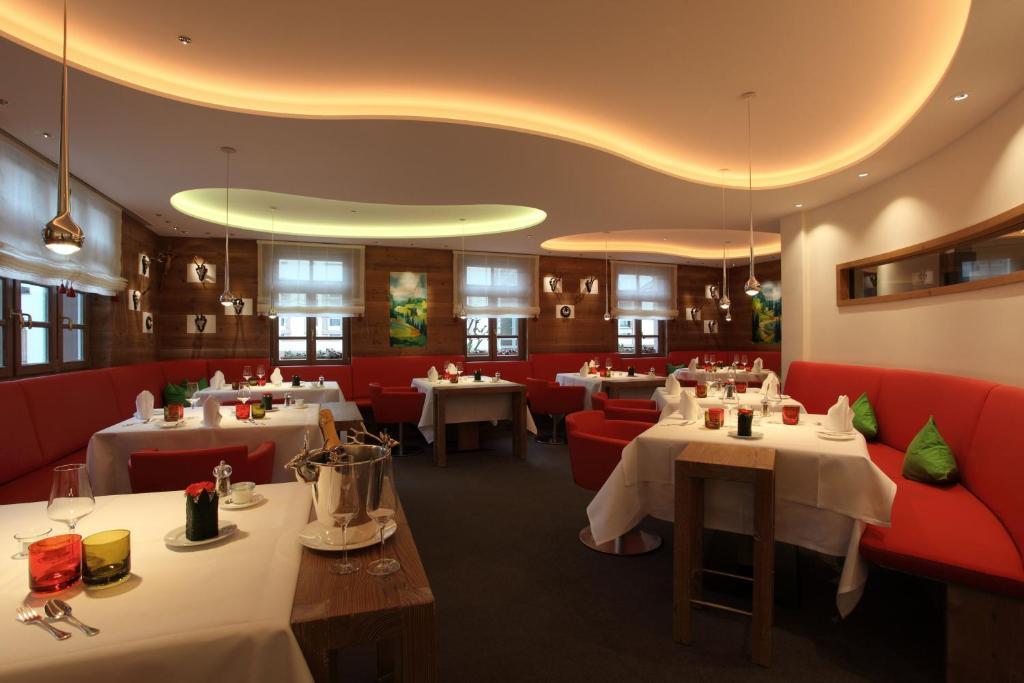 Hotel-Restaurant Adler Лар Екстериор снимка
